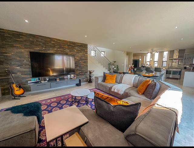 4 BEDROOM HOUSE FOR SALE IN MIDSTREAM MEADOWS
